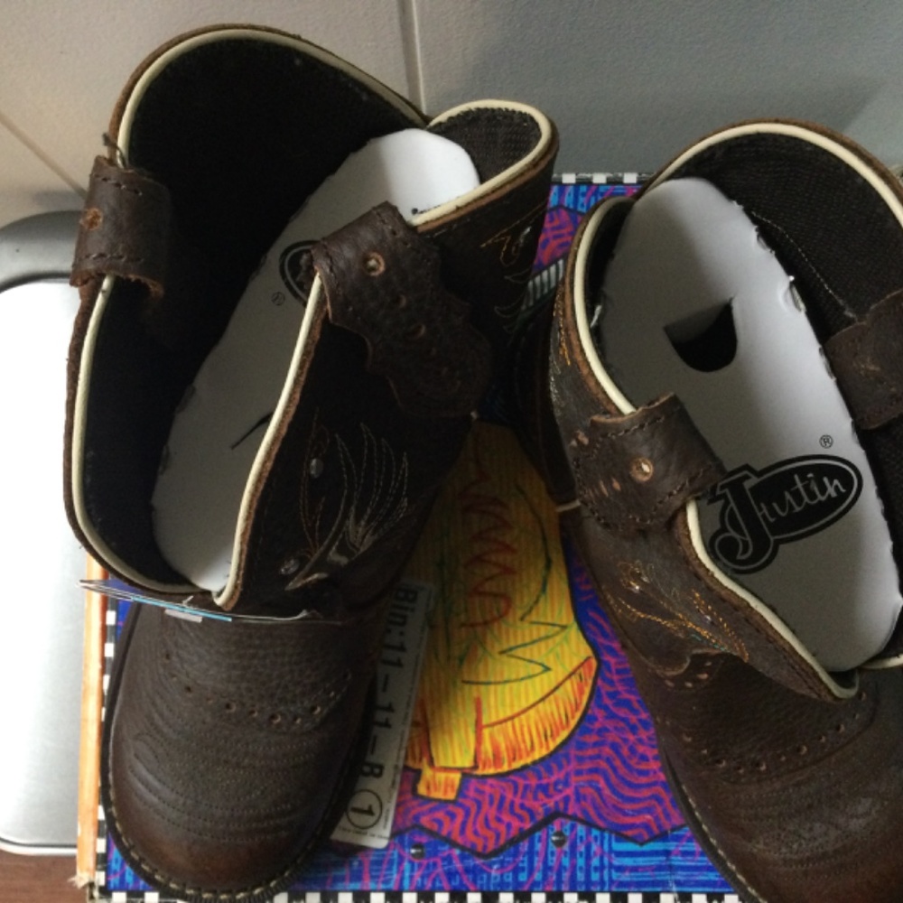 Justin Gypsy Boots - Picture 2 of 4